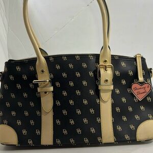 Authentic black Dooney & Bourke purse handbag
